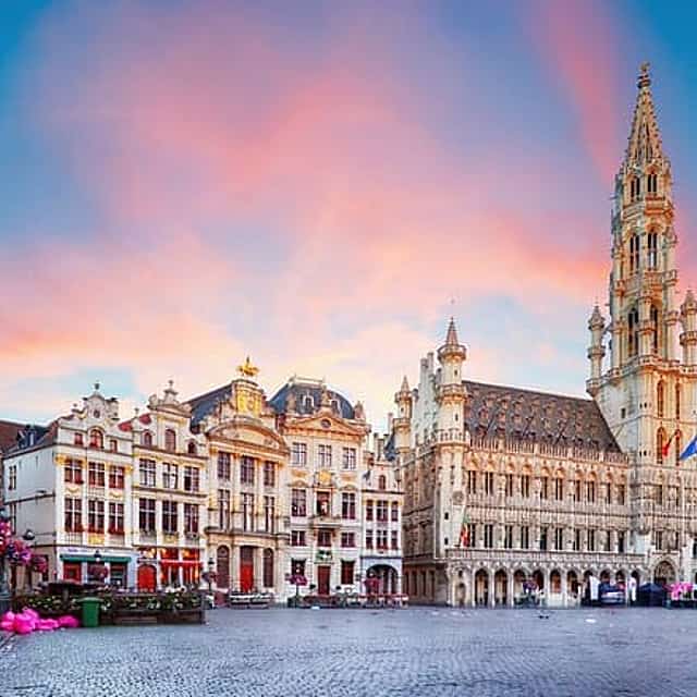 Búsqueda del tesoro y recorrido a pie autoguiado por los lugares más destacados de Bruselas