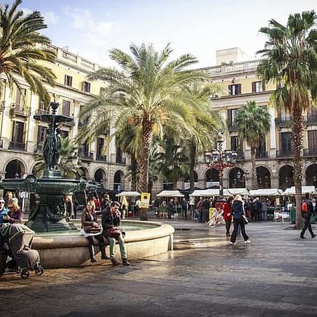 Private Transfer From Tarragona To Barcelona With a 2 Hour Stop