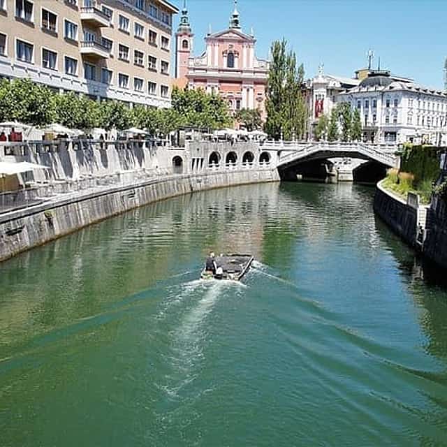 Private Transfer from Zagreb to Ljubljana with Sightseeing