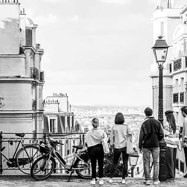 6 Hrs Le Marais and la Vallée Village Tour with CDG pick up