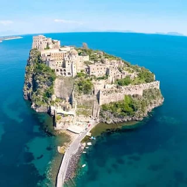 Ischia in One Day: Hydrofoil from Naples with Lunch