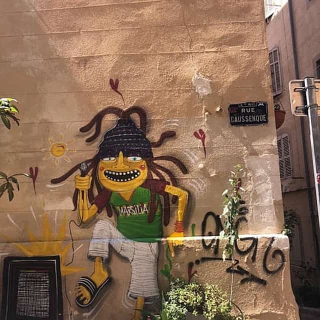Food tour and Street art in the oldest district in Marseille: le Panier