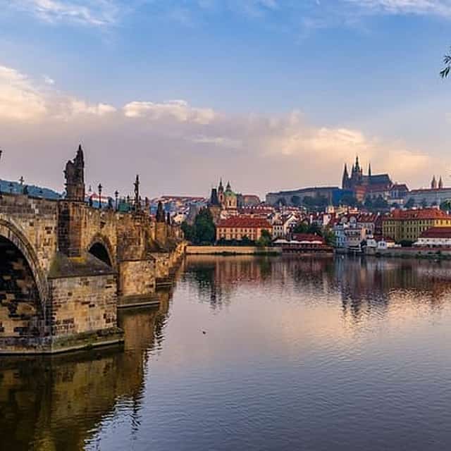Private Transfer from Berlin to Prague with 2h of Sightseeing