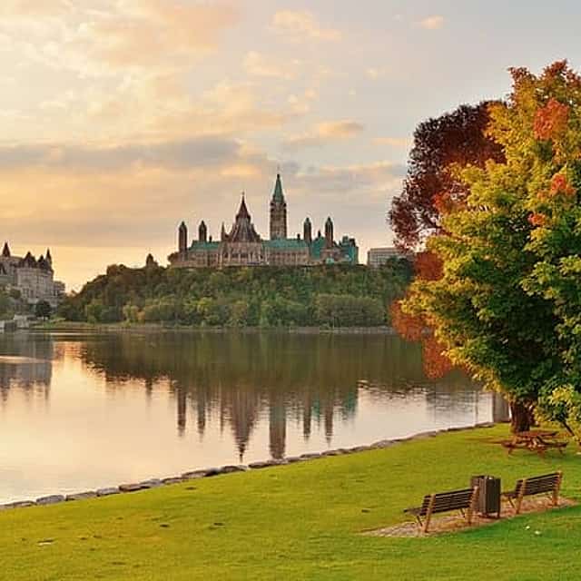 Ottawa Scavenger Hunt & Highlights Self-Guided Walking Tour