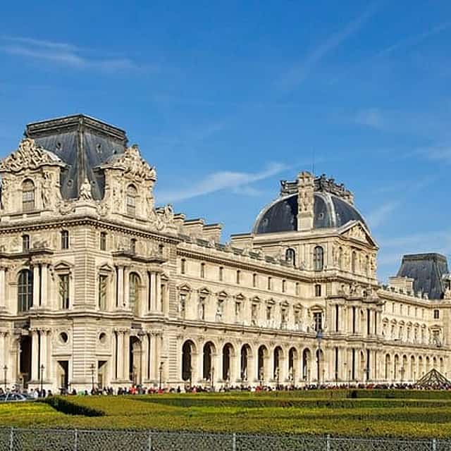 4 hours Paris VIP Private Tour with exclusive guide and driver both