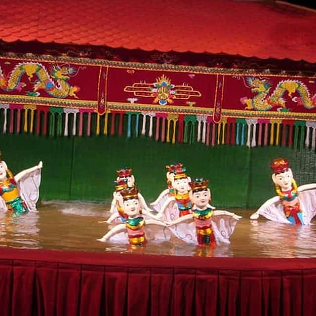 Small Group Hanoi Evening Tour with Cyclo and Water Puppet Show with Food
