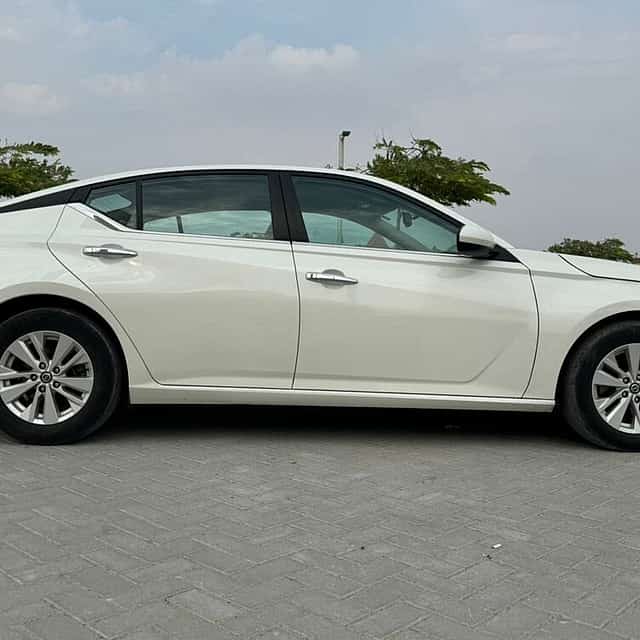 Abu Dhabi City to Dubai City Transfer in Sedan Car