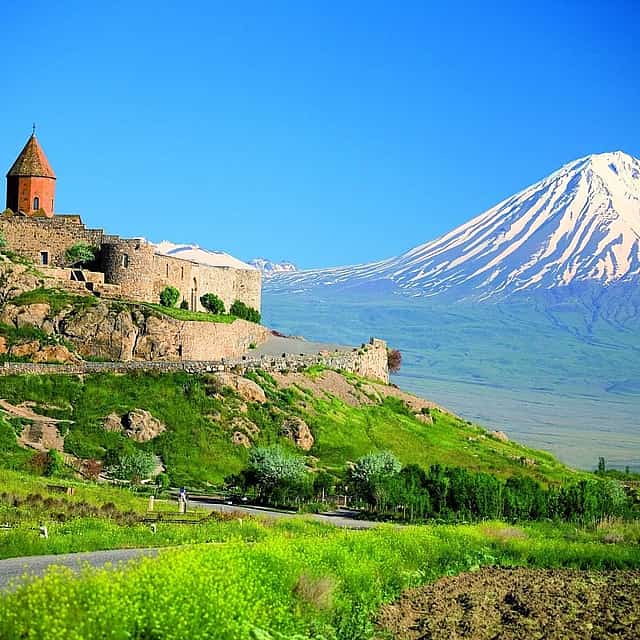 Individual tour: Khor Virap, Noravank, Areni Cave and wine tasting tour in Armenia, Yerevan