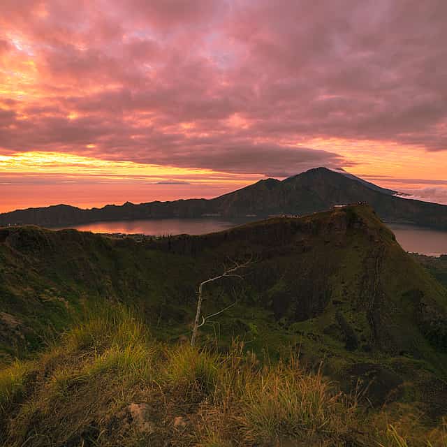 Batur Volcano Sunrise Trekking and Hot Spring Tour with Photographer