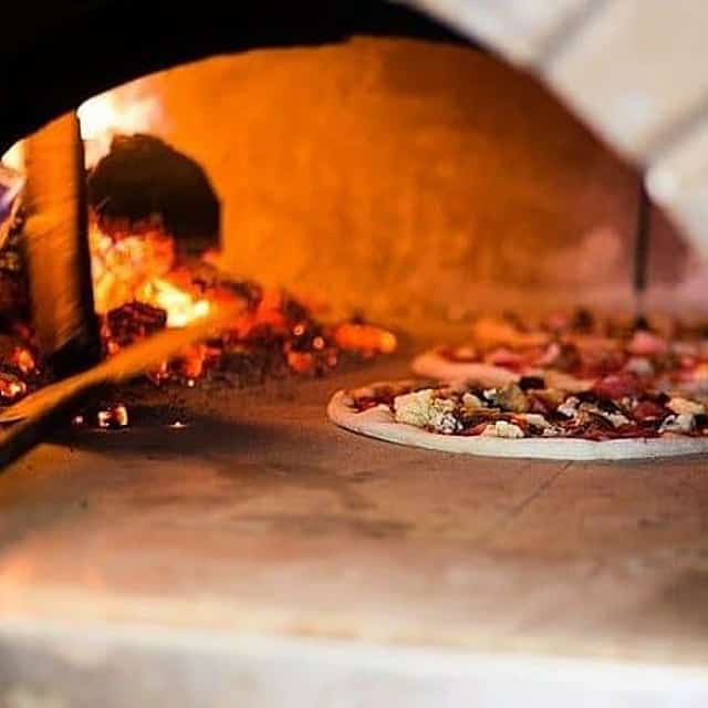 Hands-On Pizza Cooking Class in Naples