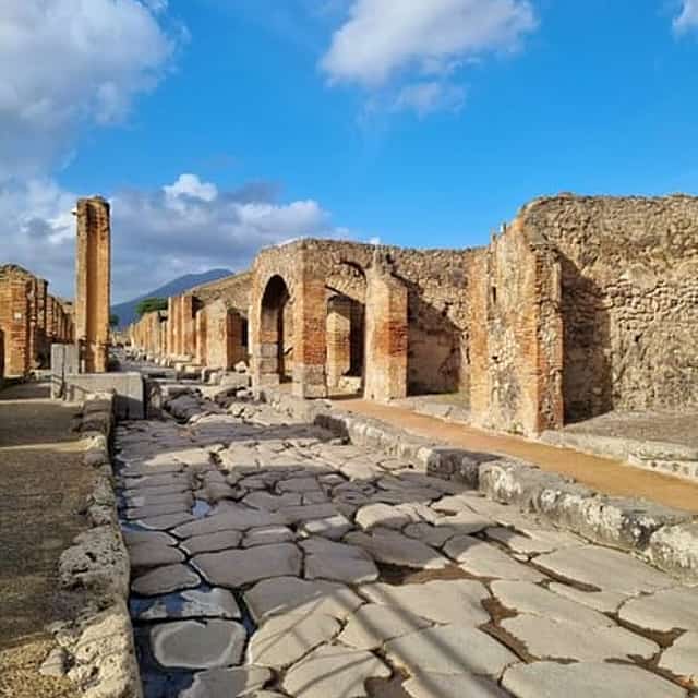 Excursión a Pompeya desde Nápoles en tren y tour guiado de Nápoles
