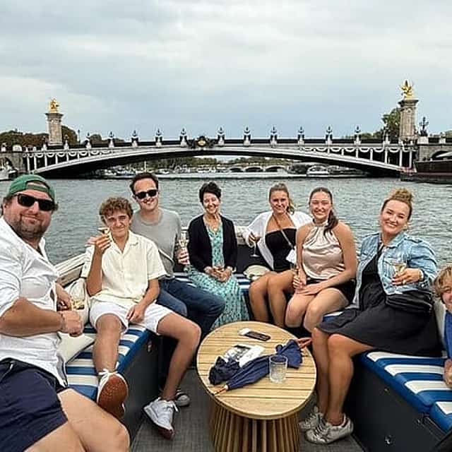 Seine River Hop On Hop Off Cruise Pass for 24 Hour
