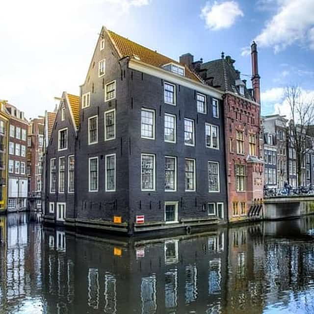 Private Transfer from Berlin to Amsterdam with 2 hours for sightseeing