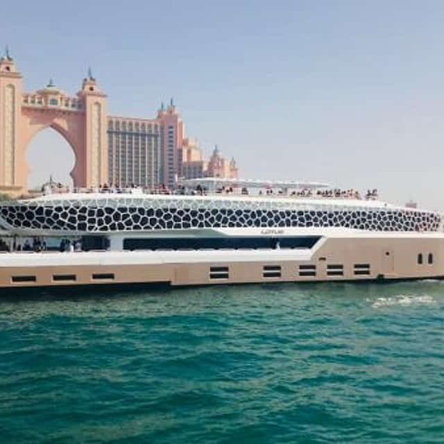 Private Dubai City Tour & Lotus Mega Yacht Cruise with Dinner