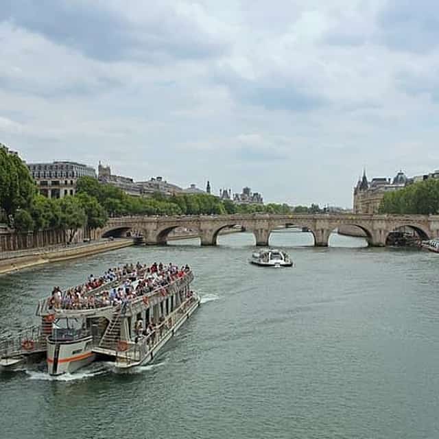 7 hours Paris City tour with Versailles, Saint Germain des pres and cruise