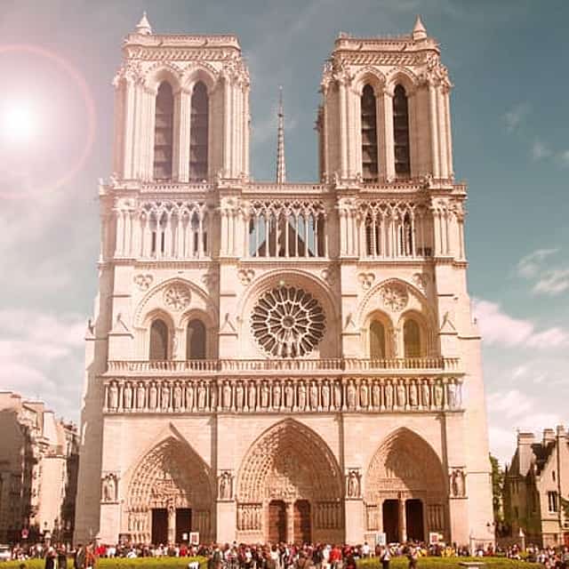 Skip-the-line Notre-Dame Cathedral, Louvre, Paris City Tour - English