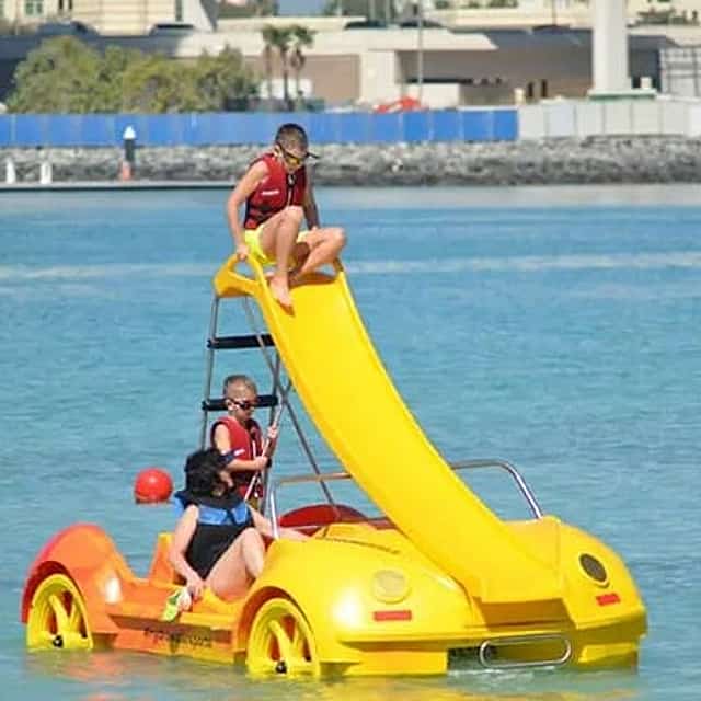 Pedalo in La Mer