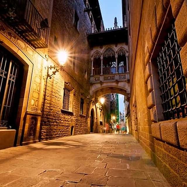 Barcelona: Fantasmas del Barrio Gótico – Juego de acertijos autoguiado