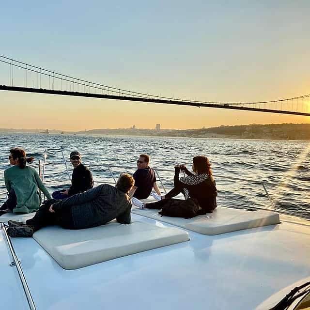 Small-Group Sunset Yacht Cruise with Snacks