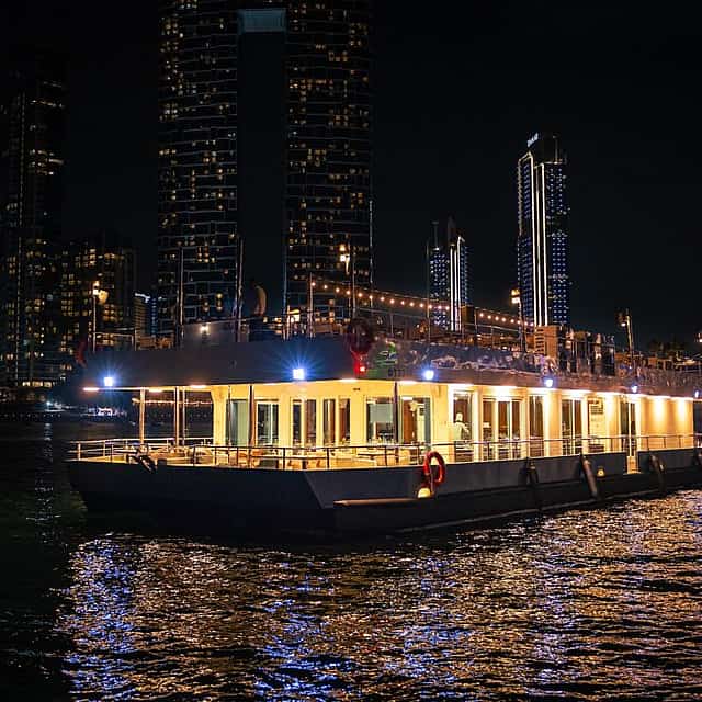 Billets pour le dîner-croisière Dubai Marina Sea Lounge
