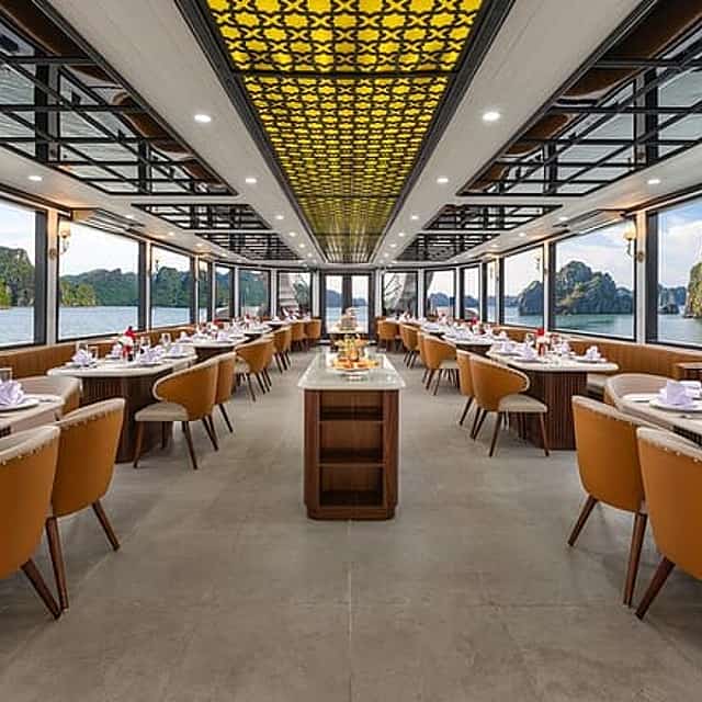 Deluxe Cruise from Hanoi: Halong Bay Tour with Set Menu