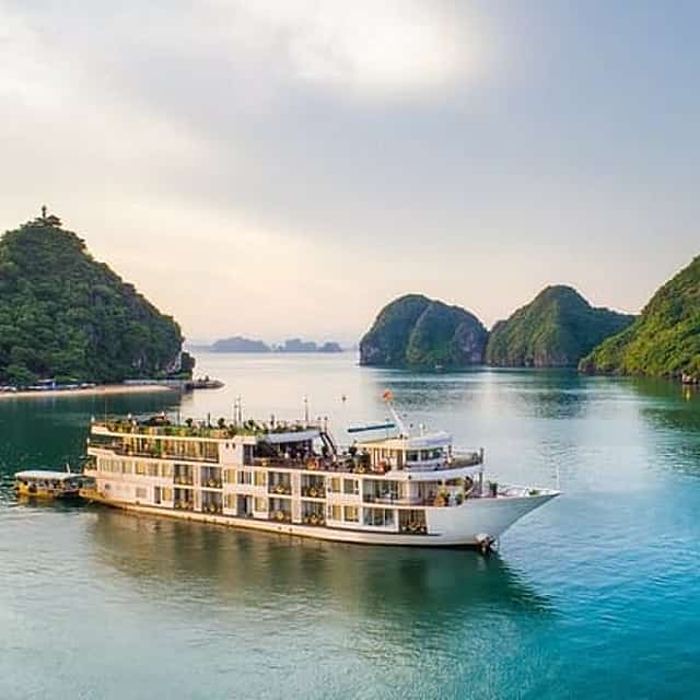 2D/1N at 5 STAR CRUISES: Transfer,Meals, Cave, Island & Beach