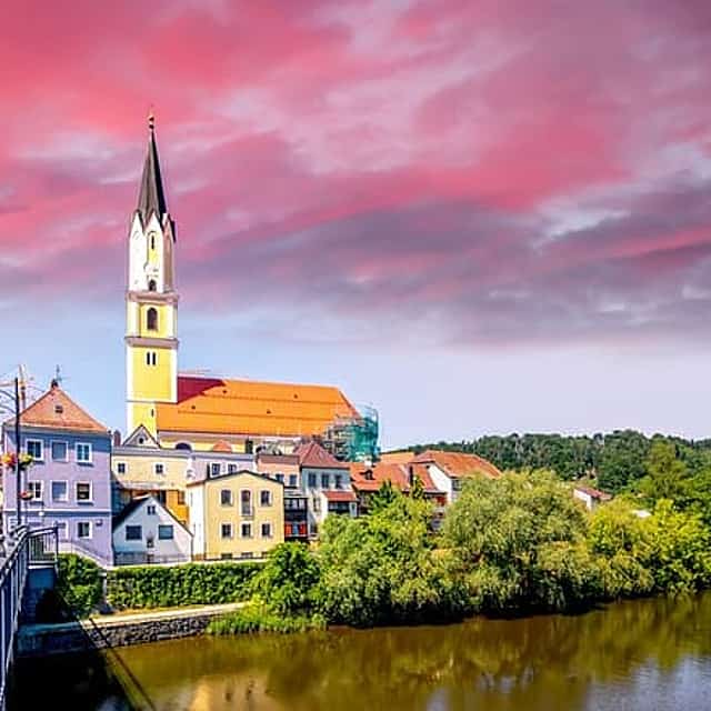 Private transfer from Munich to Vilshofen, 2 hours in Dachau