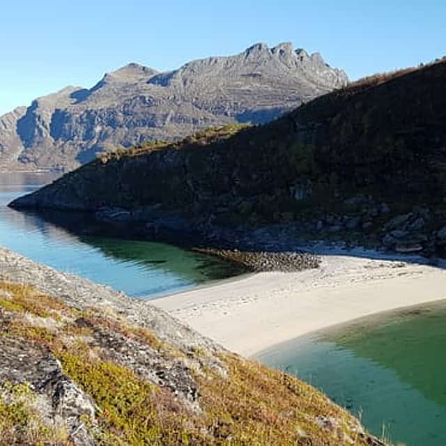 Hiking - Hovdsundet Beach