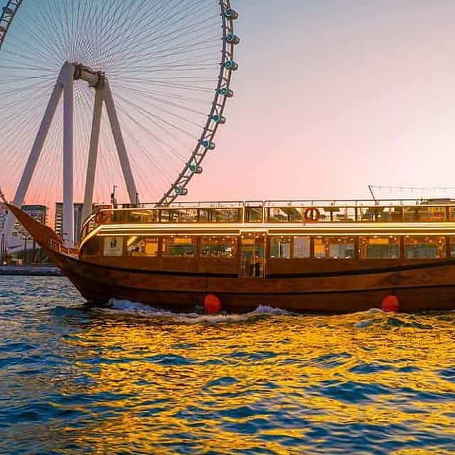 Εισιτήρια για Κρουαζιέρα Δείπνου με Παραδοσιακό Καΐκι Νταού στο Dubai Marina κατά το Ηλιοβασίλεμα
