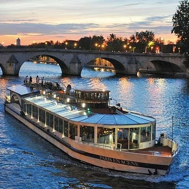 Private 5-hour Paris trip including Dinner on Seine River Cruise