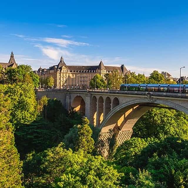 Privé directe vakantie taxi van Brussel naar Luxemburg