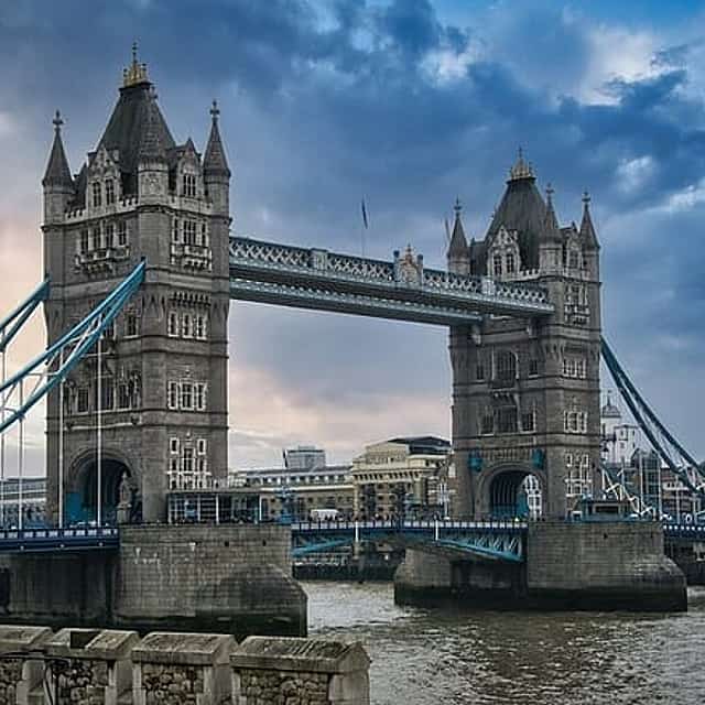 Door to Door Private Transfer from Southampton to London
