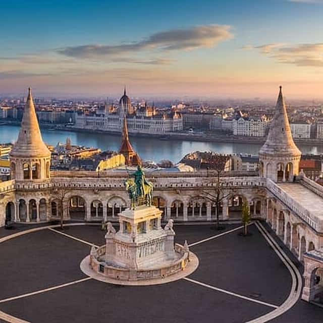 Prague to Budapest Private Transfer: Up to 4-Hour Sightseeing