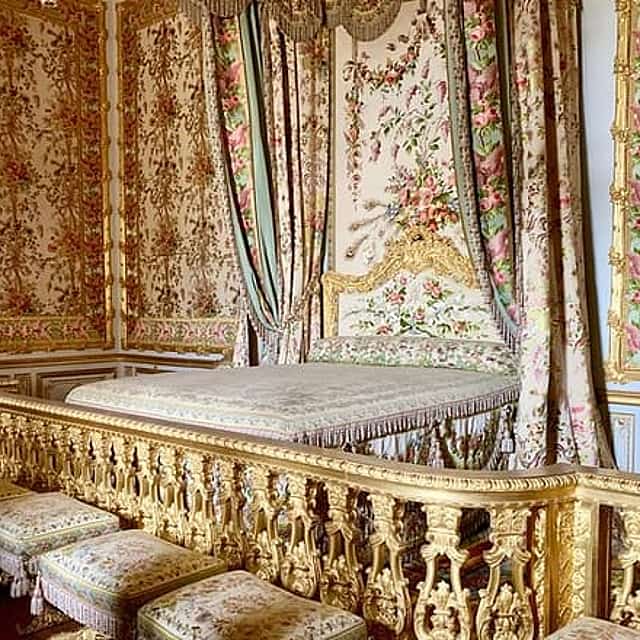 Versailles Palace & Marie-Antoinette's Estate Full Day Private Tour from Paris