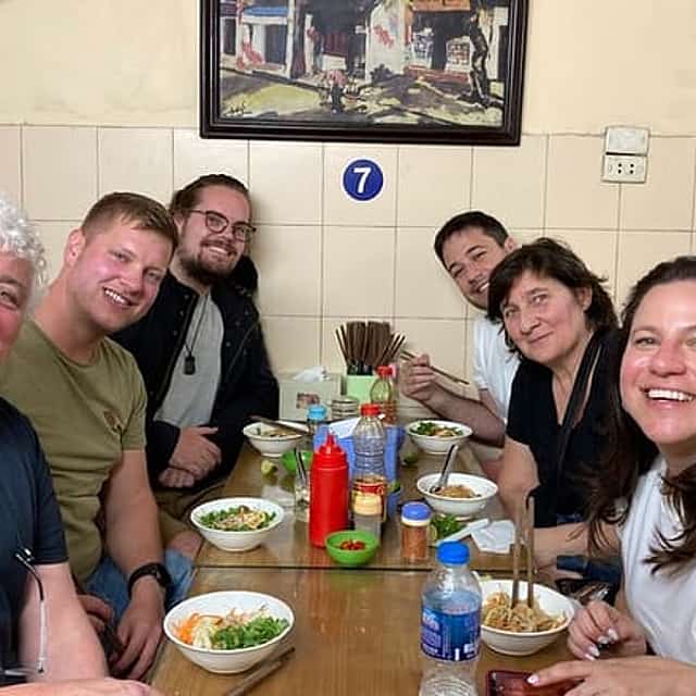 3 Hours Hanoi Walking Street Food Tour with Local Guide