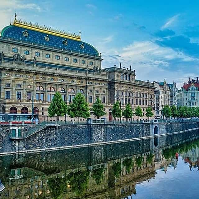 Private Transfer, Berlin to Prague with 2h of Sightseeing