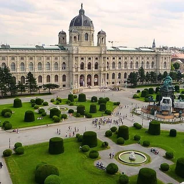 Excursión privada de un día de Praga a Viena, conductor de habla inglesa.