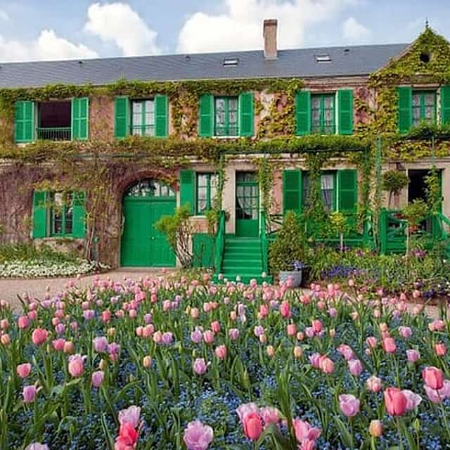 8 - Hour Full Day Tour in Giverny and Paris
