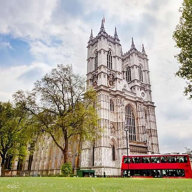 London Scavenger Hunt & Highlights Self-Guided Walking Tour
