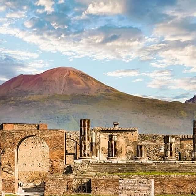 Pompeii & Herculaneum: Full-Day Group Tour from Naples with Skip-the-Line Tickets & Pizza Lunch