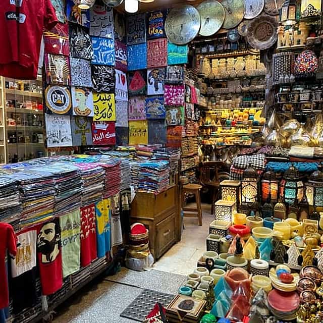 Shore Excursions: Giza Plateau - The Pyramids, Sphinx & Shopping tour