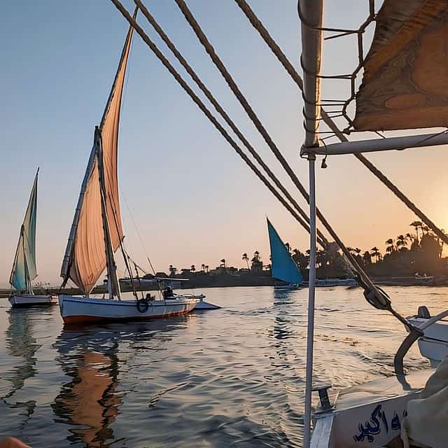 Luxor: Private Felukenfahrt bei Sonnenuntergang auf dem Nil
