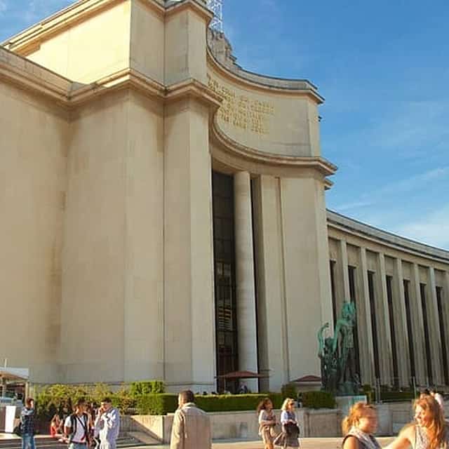 Eiffel Tower with Hotel Pickup and Walking Tour to Trocadéro