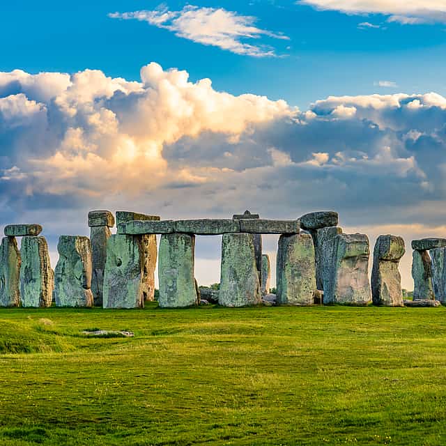 Private Full Day Tour of Stonehenge and Bath from London