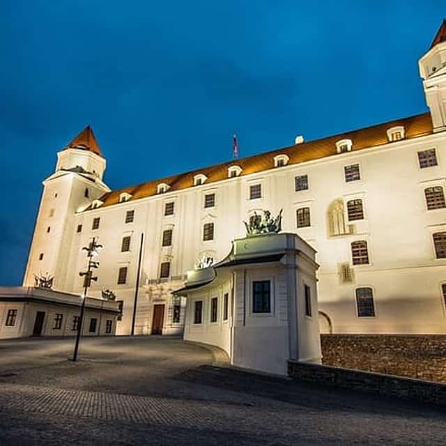 Ljubljana'dan Bratislava'ya Direkt Transfer İçin Özel Araç