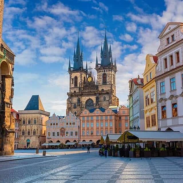 Frankfurt to Prague 1-Way Private Transfer with Sightseeing Stop