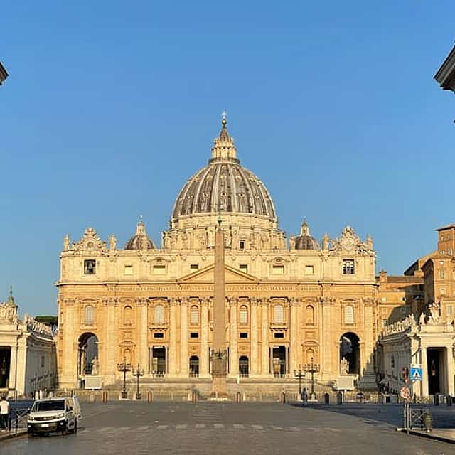 Private Golf Cart Tour + St. Peter’s Basilica Priority Entry & Tour