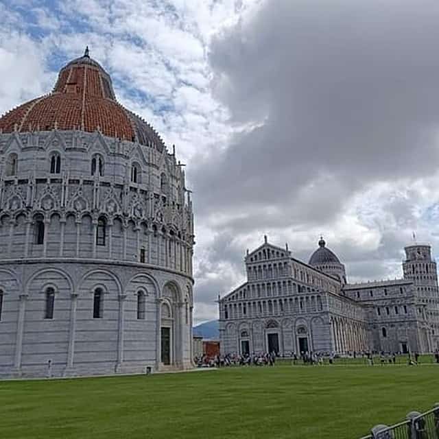 Pisa & Lucca Private Tour with wine-tasting from La Spezia Port