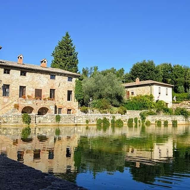 San Quirico Tour: Medieval Streets, Gardens & Tuscan Views