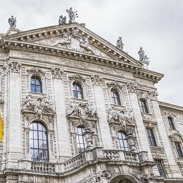 Transfer from Linz to Munich: Private daytrip with 2 hours for sightseeing